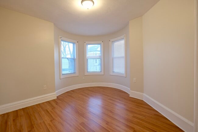 Building Photo - 333 Centre St