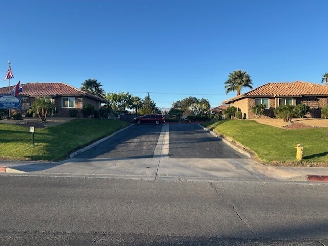 Foto del edificio - 79400 Avenue 42