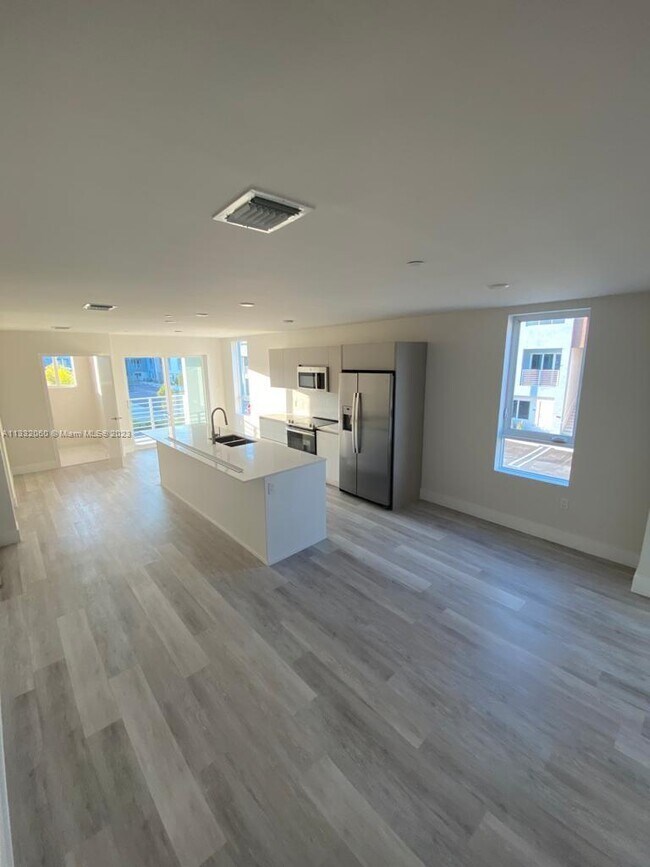Foto del edificio - 2555 NE 193rd St