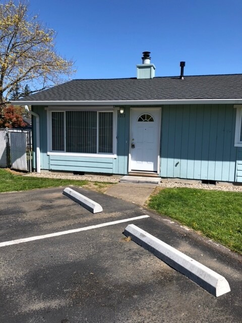 Primary Photo - 1717 NE 230th Ct