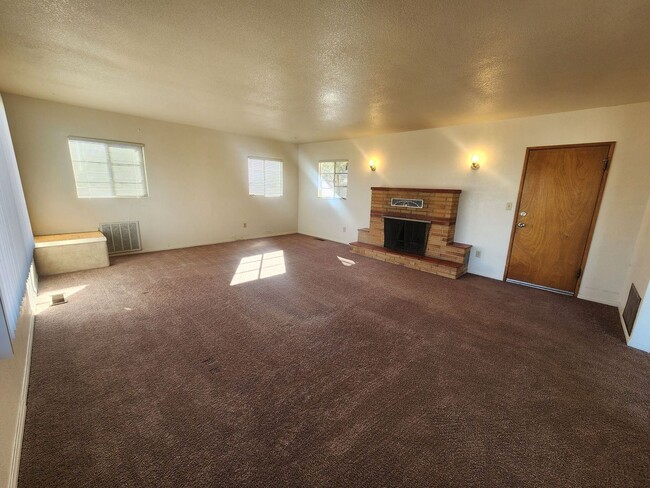 Building Photo - HIllside Property