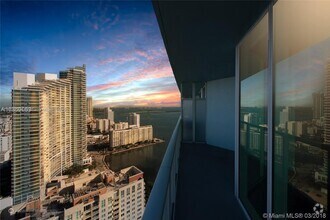 Building Photo - 1900 N Bayshore Dr