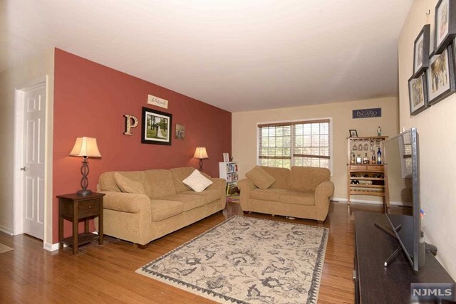 Building Photo - 40 Colonial Village Dr
