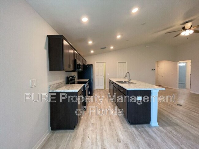 Building Photo - 8925 SE 43rd Ave