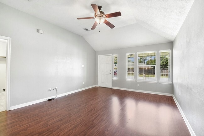 Foto del edificio - 1045 Windmeadows Dr