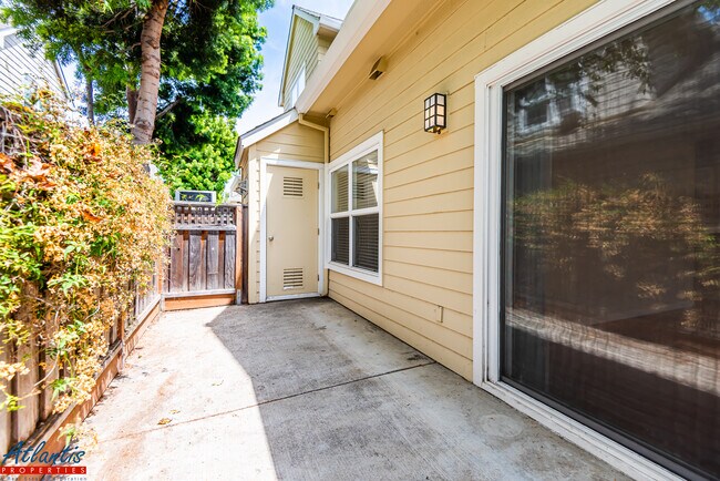 Foto del edificio - 722 Cottage Ct
