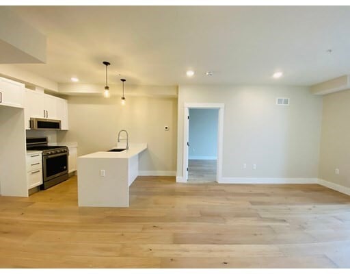 Building Photo - 305 Webster Ave
