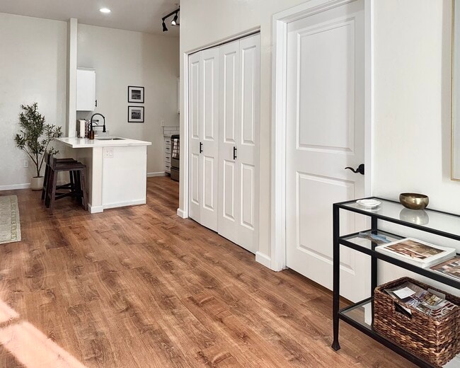 Building Photo - 2024 E River Rd