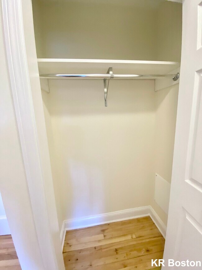 Building Photo - 54 Alton Pl