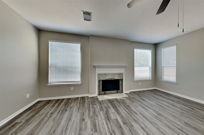 Foto del edificio - 1610 Blossom Creek Ct