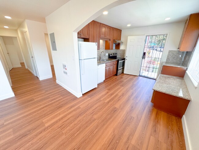 Foto del edificio - 4802 Daisy St
