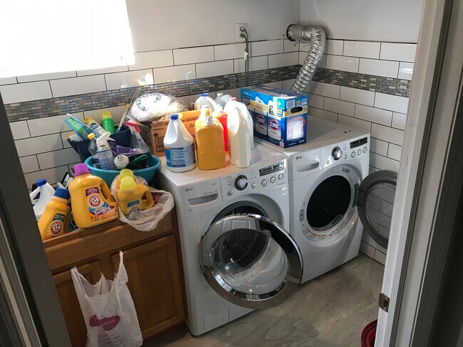 Laundry room - 356 Mola Blvd