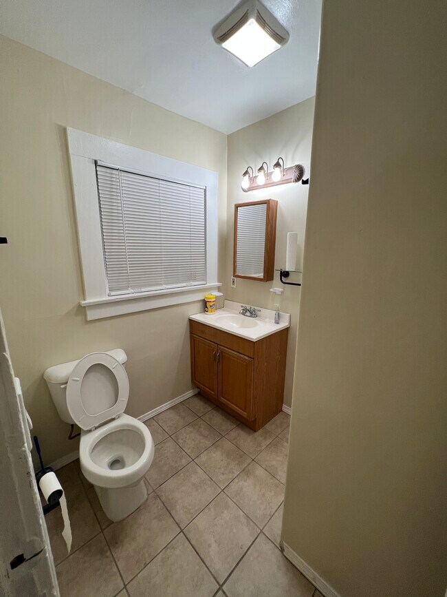 Newly renovated bathroom, with brand new appliances - 1717 California Ave