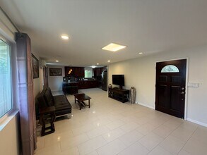 Building Photo - 3346 Kanaina Ave