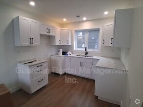 Building Photo - 1101 Frederica St W