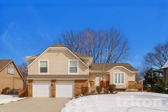 Building Photo - 2110 S Kenwood St