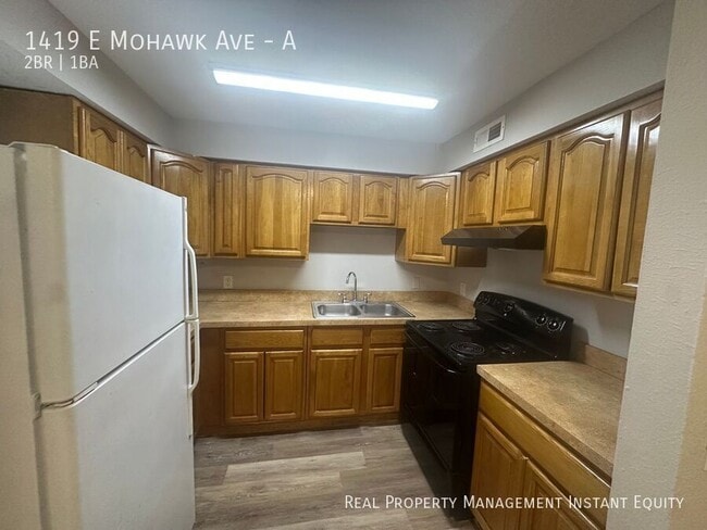 Building Photo - 1419 E Mohawk Ave