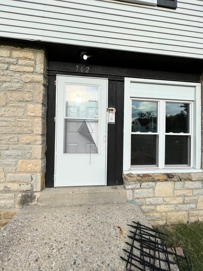 Building Photo - 762 Whitethorne Ave