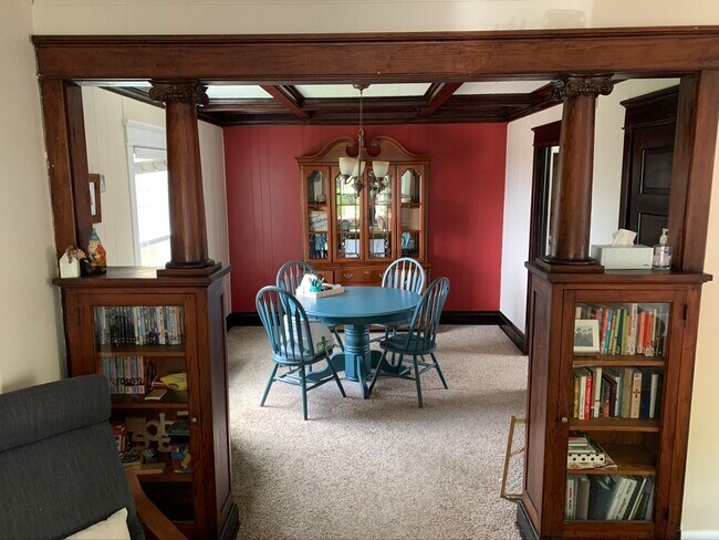 Dining - 313 S 15th Ave E