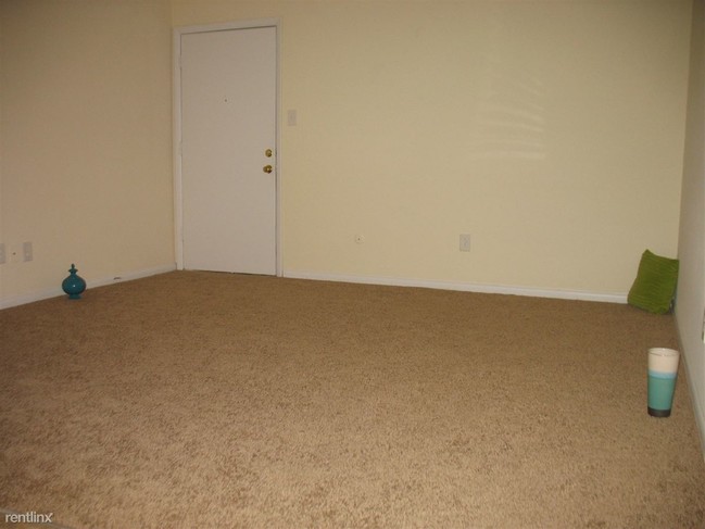 Building Photo - 2212 Vantage Pt