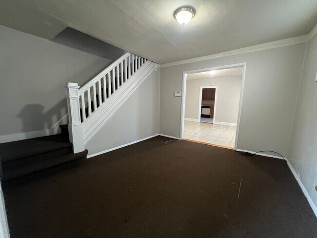 Building Photo - Charming 3 Bedroom 1 Bath in Lansdowne!