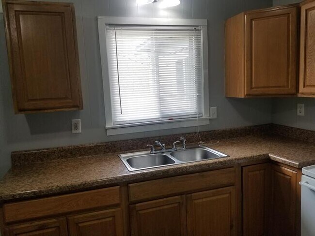 Building Photo - Updated Ranch Home Near VW!