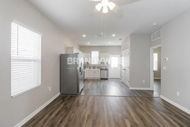 Building Photo - **1 MONTH RENT CREDIT** Raise a Toast to Y...