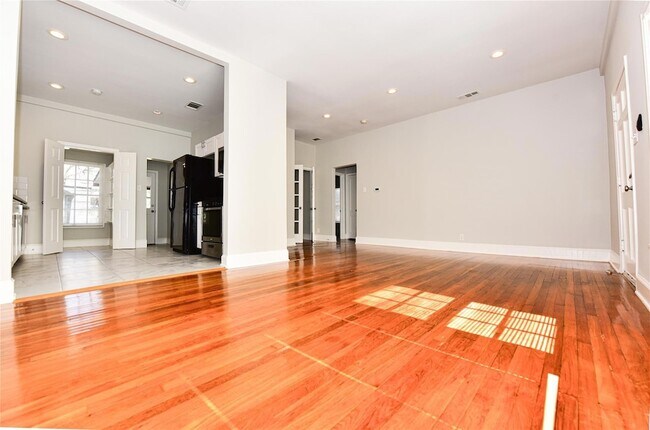 Foto del edificio - 410 Kenniston Dr