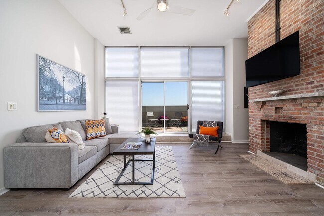 Foto del edificio - 689 Marin Blvd