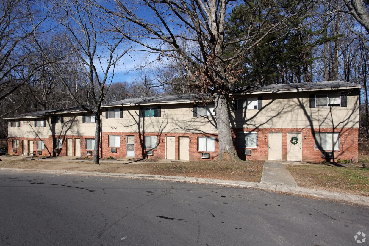 Foto del edificio - The Heights Townhomes
