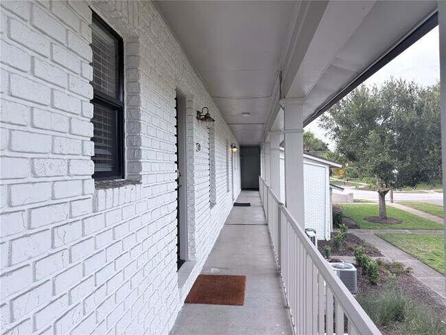 Foto del edificio - 2806 Plaza Terrace Dr