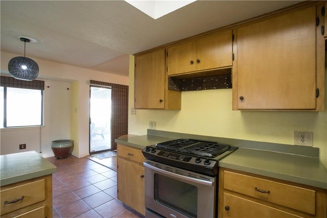Building Photo - 2114 Shiloh Dr