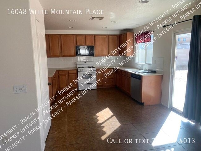 Foto del edificio - 16048 White Mountain Pl