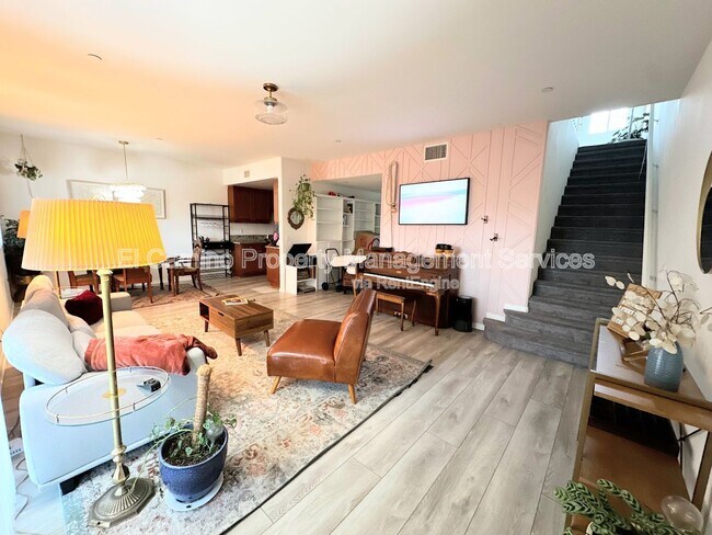 Foto del edificio - 17230 Newhope St