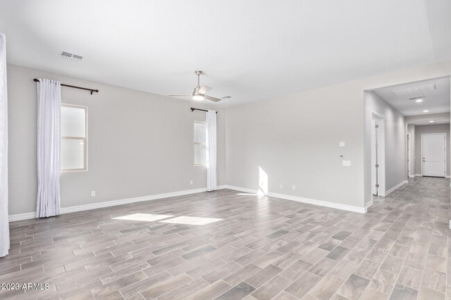 Building Photo - 18335 W Summer Haven Dr