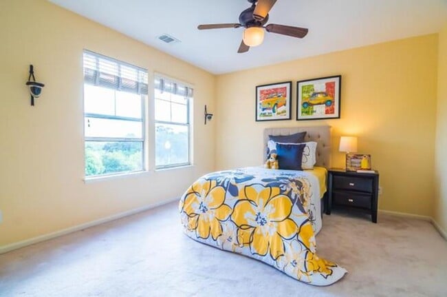Building Photo - LUXURY RESIDENCE IN SILVERCREEK DETACHED S...