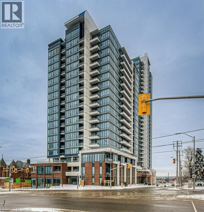 Building Photo - 5 Wellington St S