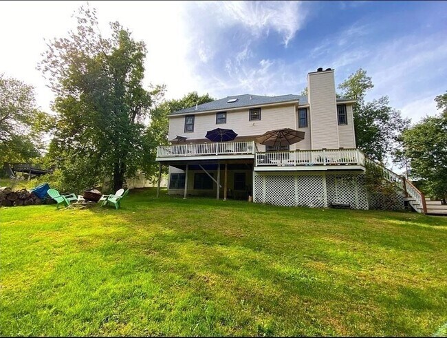Foto del edificio - 340 River Rd