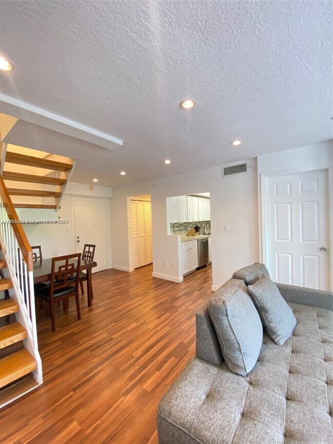 Building Photo - 10641 SW 108th Ave