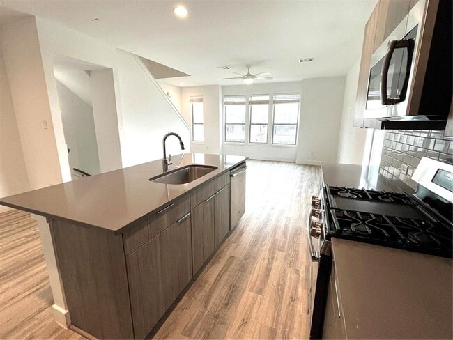 Building Photo - 18535 Centro Row