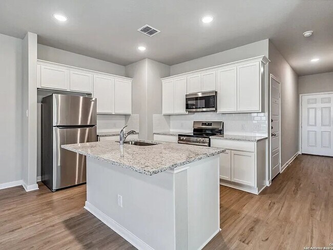 Foto del edificio - Charming 3BR 2BA Duplex near Randolph AFB