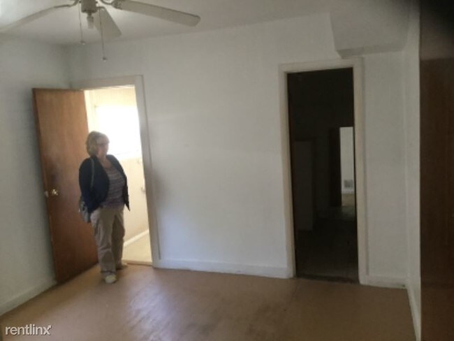 Building Photo - 1 br, 1 bath House - 5829 Hyde Park Cir
