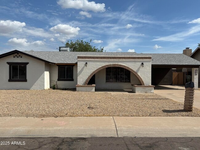 Building Photo - 7320 W Rose Ln