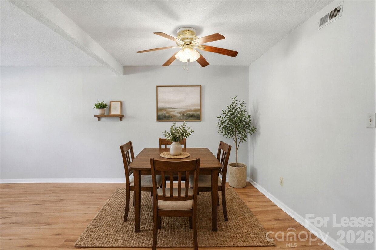 Building Photo - 8846 Hunter Ridge Dr