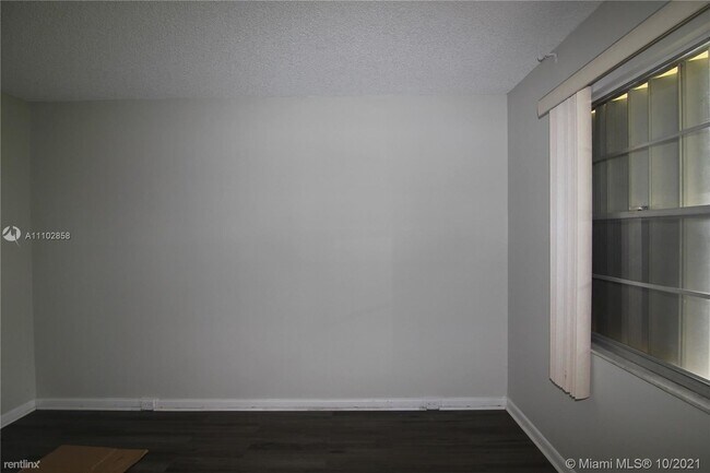 Foto del edificio - 1 br, 1 bath Condo - 151 SW 135th Ter Apt ...