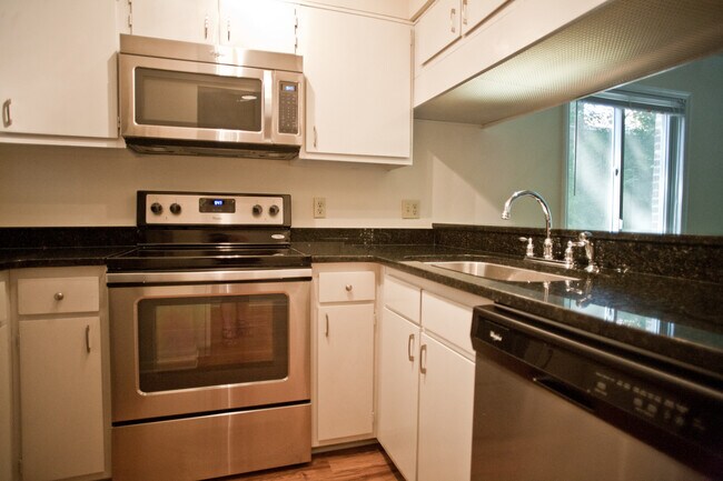 Photo - Live at Chancellor Square in a renovated u... House