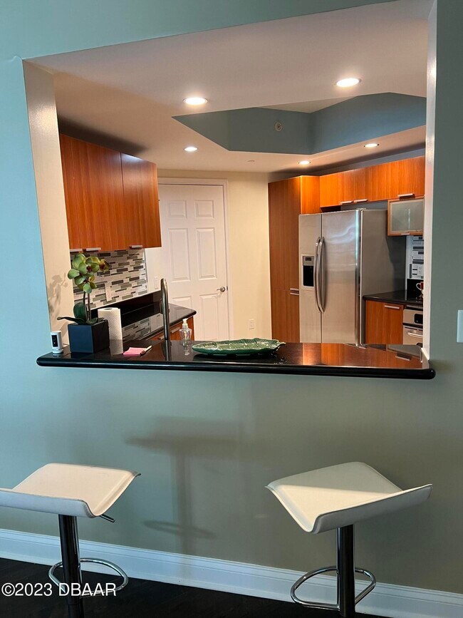 Foto del edificio - 241 Riverside Dr