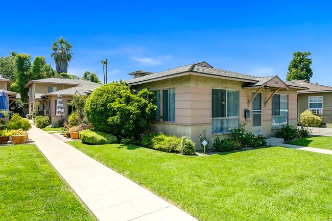 Foto del edificio - 143 N Beachwood Dr