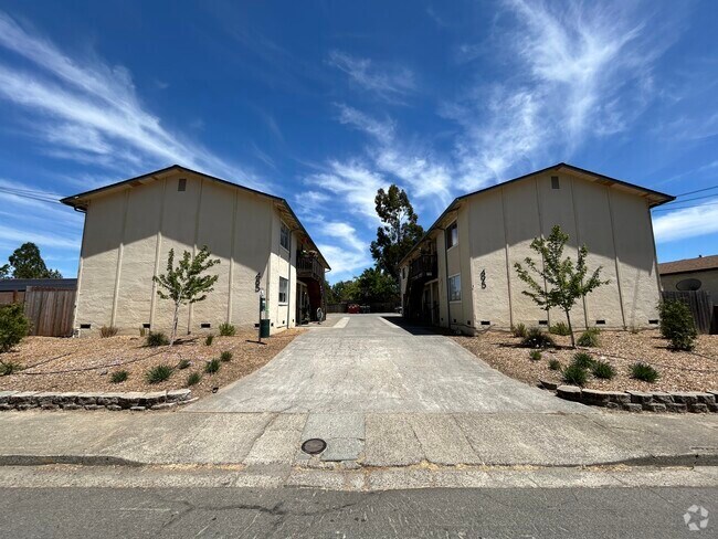 Building Photo - 485 Mill St