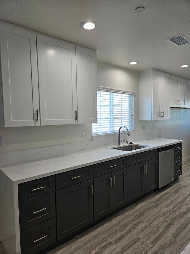 Foto del edificio - Newly Remodeled 2 Bedroom / 1 Bath! Call o...
